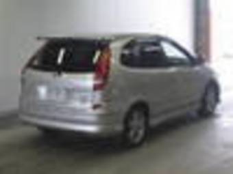 1999 Nissan Tino Pictures