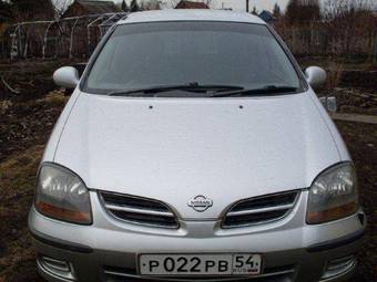 1999 Nissan Tino Pictures