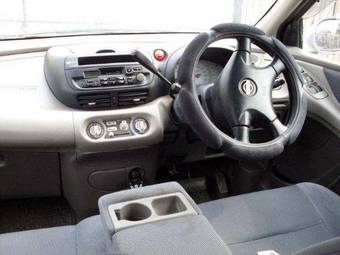 1999 Nissan Tino Pictures