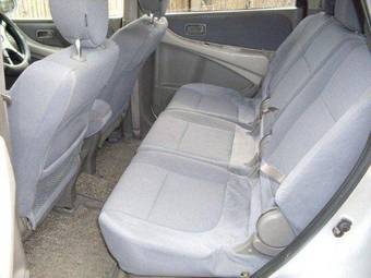1999 Nissan Tino Photos