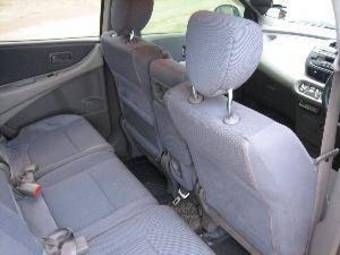 1999 Nissan Tino Pictures