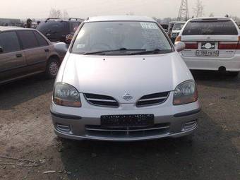 1999 Nissan Tino Photos