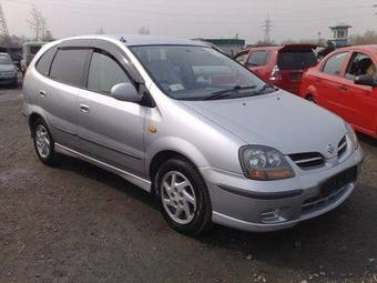 1999 Nissan Tino Photos