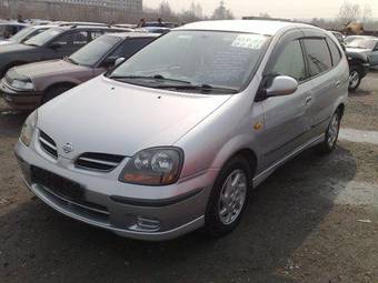 1999 Nissan Tino Pictures