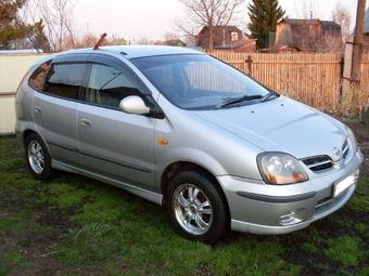 1999 Nissan Tino Pictures