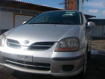 1999 Nissan Tino Photos