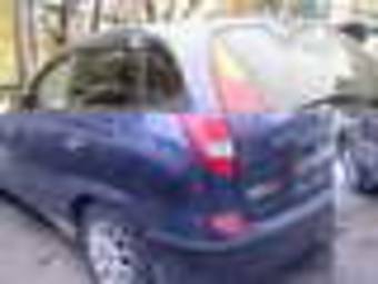 1999 Nissan Tino Photos