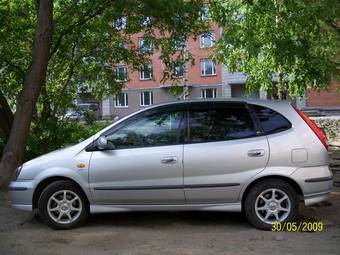 1999 Nissan Tino Pictures