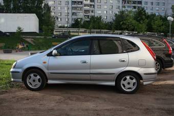 1999 Nissan Tino Photos