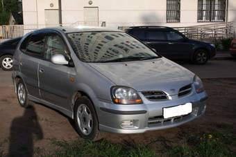 1999 Nissan Tino Wallpapers