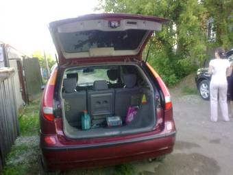 1999 Nissan Tino Pics
