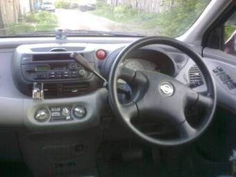 1999 Nissan Tino Pictures