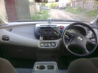 1999 Nissan Tino Photos