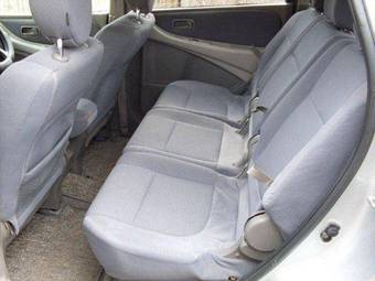 1999 Nissan Tino Pictures