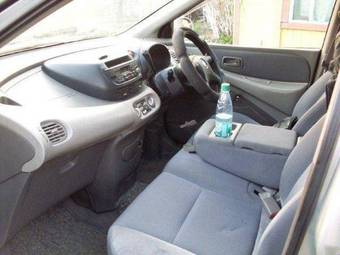 1999 Nissan Tino Photos