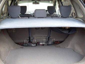 1999 Nissan Tino Photos