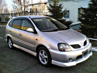 1999 Nissan Tino Photos