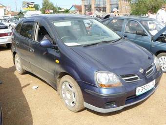 1999 Nissan Tino Photos