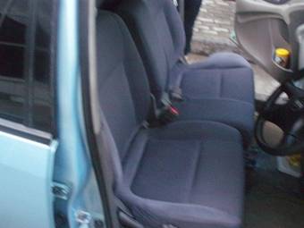 1999 Nissan Tino Images