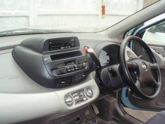 1999 Nissan Tino Pictures