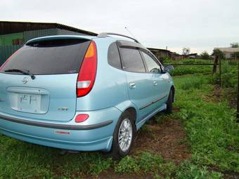 1999 Nissan Tino Photos