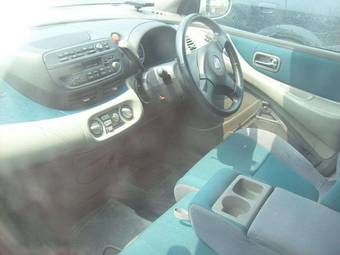 1999 Nissan Tino Photos