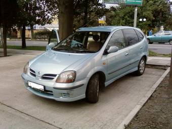 1999 Nissan Tino Pictures