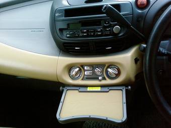 1999 Nissan Tino Pictures