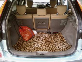1999 Nissan Tino Photos
