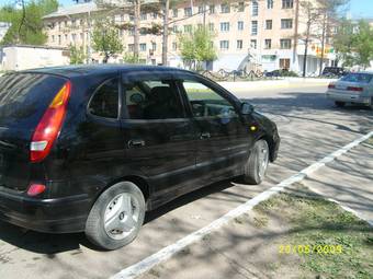 1999 Nissan Tino Pictures