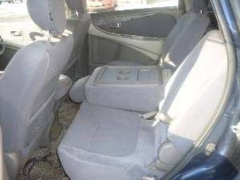 1999 Nissan Tino Photos