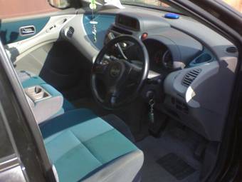 1999 Nissan Tino Images