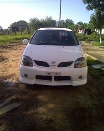 1999 Nissan Tino Pictures