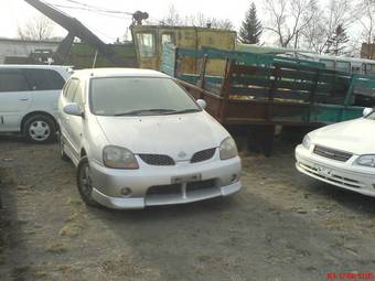 1999 Nissan Tino Photos