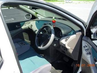 1999 Nissan Tino Photos