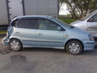 1999 Nissan Tino Photos