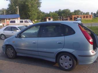 1999 Nissan Tino Photos