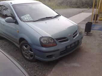 1999 Nissan Tino Pictures