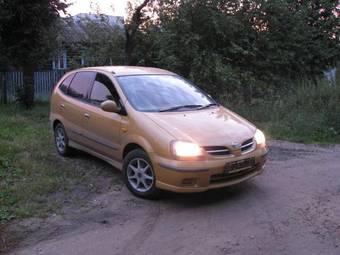 1999 Nissan Tino Pictures