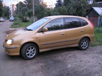 1999 Nissan Tino Pictures