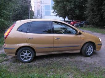 1999 Nissan Tino Photos