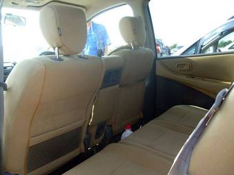 1999 Nissan Tino Pictures
