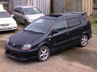 1999 Nissan Tino Photos
