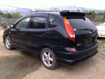 1999 Nissan Tino Photos