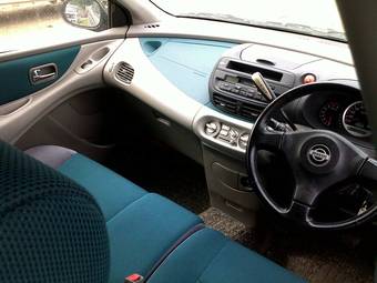 1999 Nissan Tino Pictures