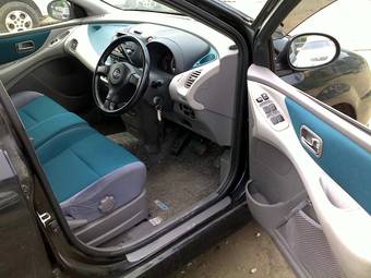 1999 Nissan Tino Photos