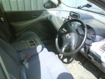 1999 Nissan Tino Photos