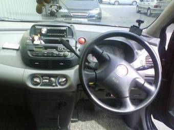 1999 Nissan Tino Wallpapers
