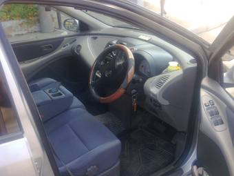 1999 Nissan Tino Pictures