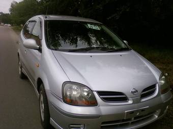 1999 Nissan Tino Photos